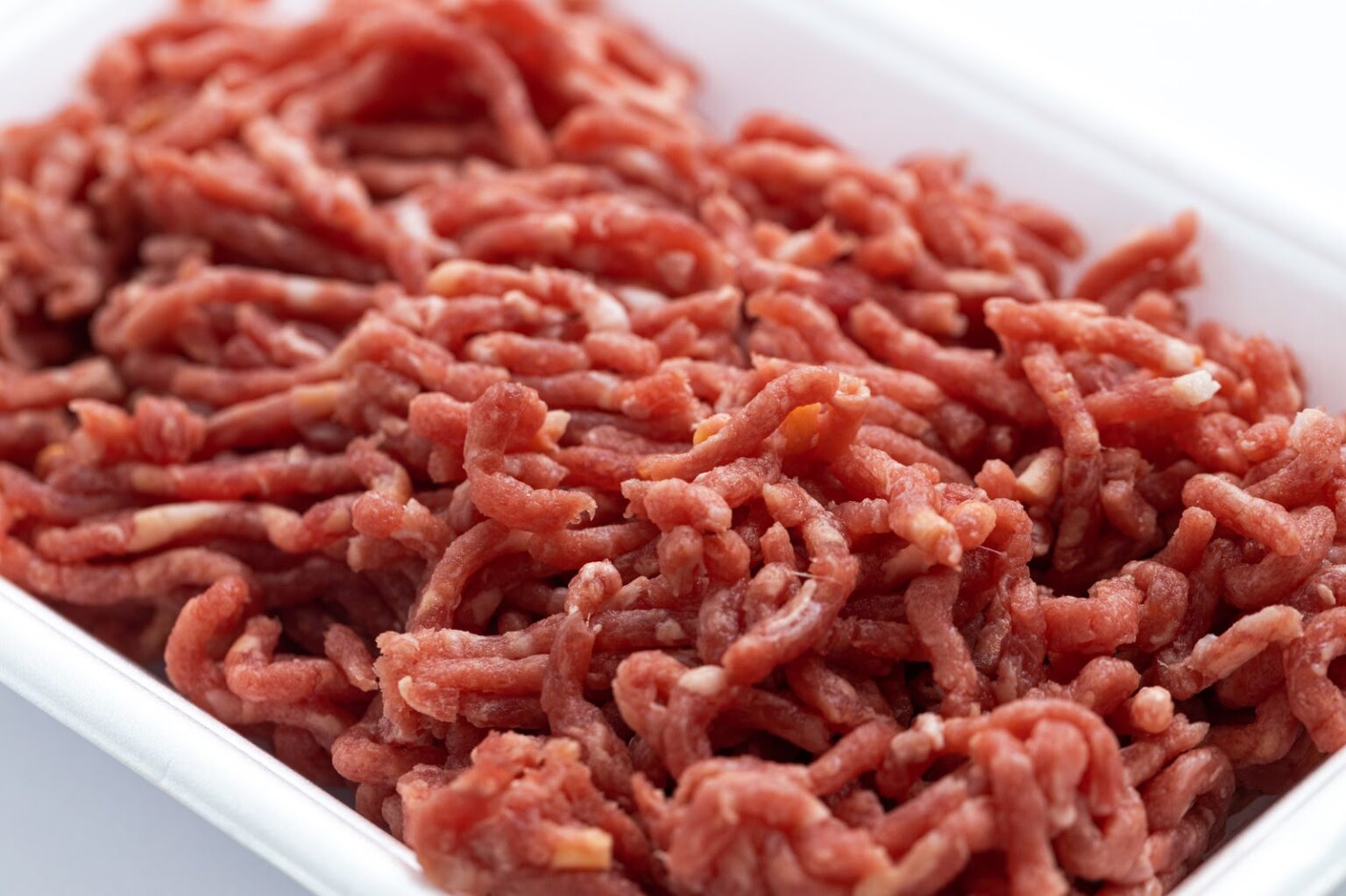 ひき肉は消費期限が4日過ぎても食べられる?保存方法についても詳しく解説! ラフスタイル ひき肉は消費期限が4日過ぎても食べられる?保存方法についても詳しく解説! ラフスタイル