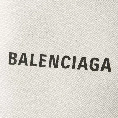 バレンシアガのカバスのロゴ