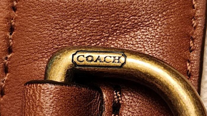 コーチの本物の金具（ロゴ）