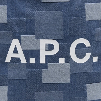 a.p.c. トートバッグのロゴ